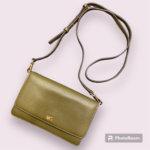 Michael Kors Handbags - Michael Kors pebbled leather convertible cross body bag, olive, EUC, wallet